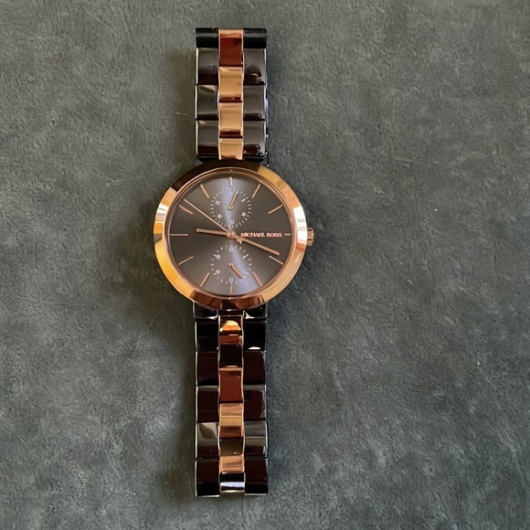 Michael Kors 2 tone rose gold watch with box - Picture 3 of 6